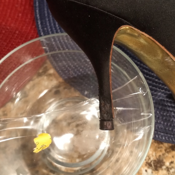 A really beautiful pair of authentic Chanel heels - Picture 6 of 12